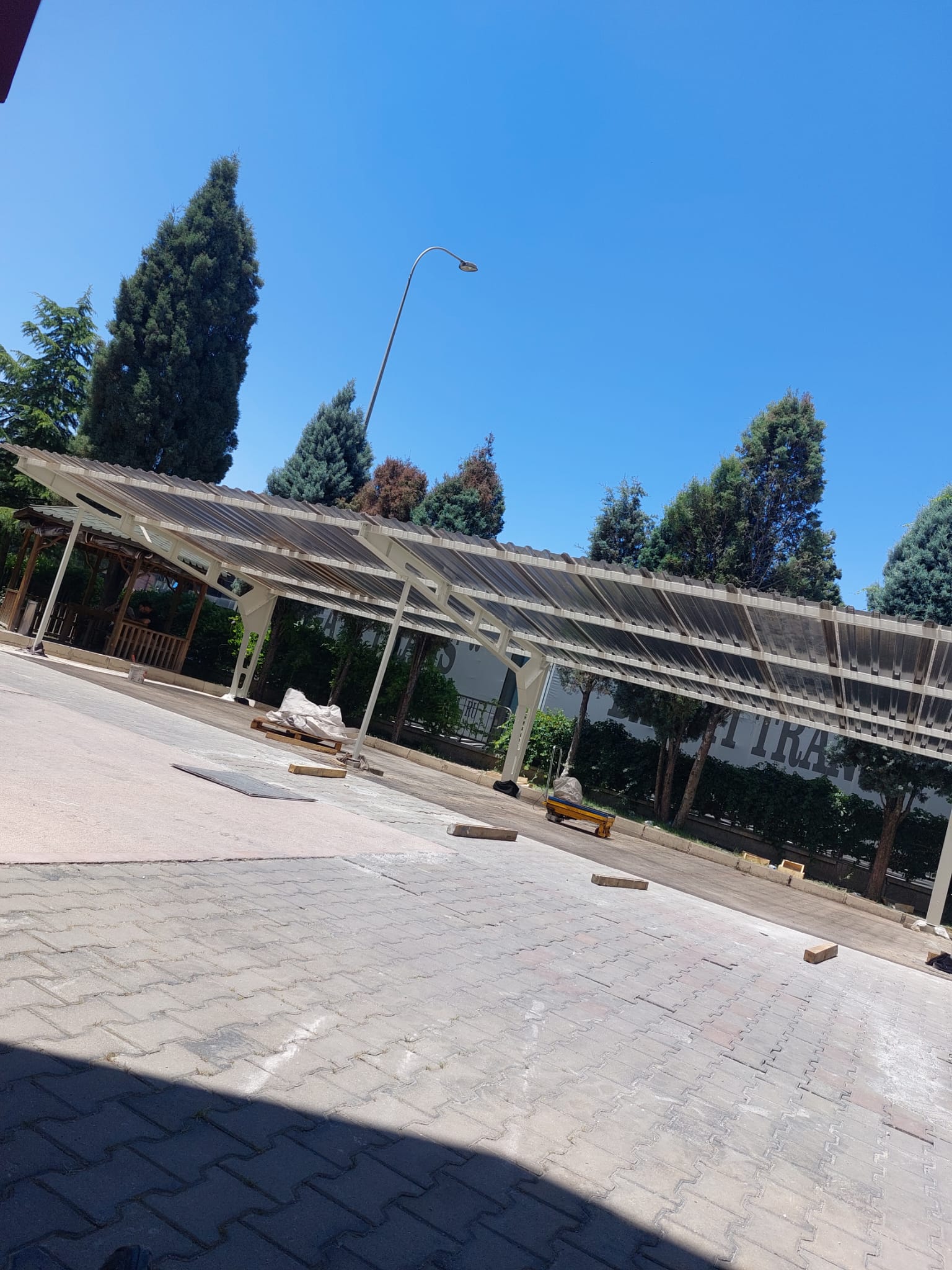 Fabrika giriş sundurması